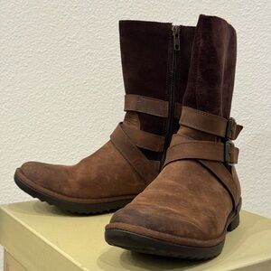 UGG Brown Leather Winter Boots